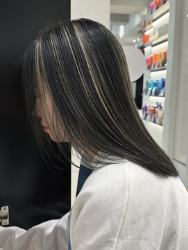 アールプラス 新宿(ar+) ホワイトハイライト