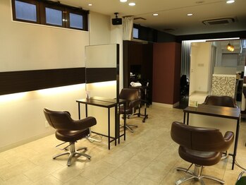 ヘアーズ アンテナプラス(hair's AnteNna+)の写真/【岡山/表町】天満屋から徒歩1分！幅広い世代に愛され続ける地域密着型サロン＊1Fと2Fで異なる雰囲気が◎