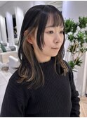 イヤリングカラーベージュカラーレイヤーカットミディアム