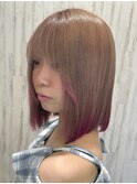 やわらかベージュ×ビビッドピンクの絶妙バランス◎