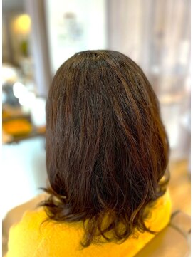 フルムーン(Full Moon) 動きの出やすいミディアムヘアー