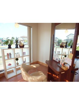 女性スタイリストならではの1人1人に向き合った丁寧な接客◎大人女性の多数支持の高技術で"理想"を叶える！