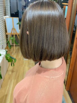 フィルヘアー(fil hair) アッシュグレー＆艶ボブ
