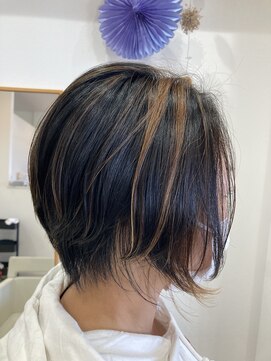 サロンドゥドリス(Salon de Doris) 前下がりショートボブ