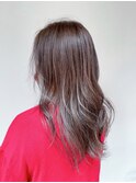 ハイライトで透明感バッチリ！　こなれミディ
