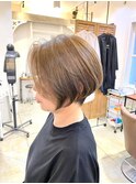 大人可愛いショートボブイメチェンイエローブラウン