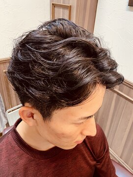 ミリオンバックス 上野(Million Bucks) 刈り上げセンターパートMEN’S HAIRフェザーパーマサーフカール
