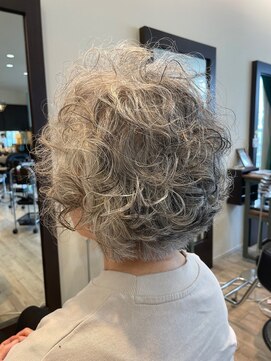 シロ バイ ニコ(SHIRO by nico) くるくるボブ