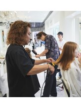 盛　栄　大宮店テクニカルディレクター