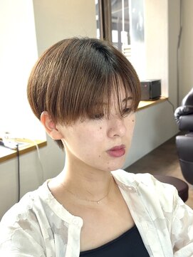 ペウル(PEWL) 【シンプル&小顔効果のシースルーマッシュ】