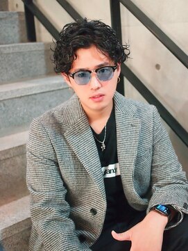 ポプルス(popls) スパイラルパーマ/センターパート/簡単スタイリング