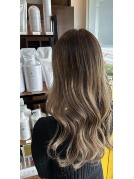 リン(Lin.) 【バレイヤージュ×ベージュ】 稗田大輔