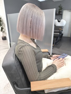 リノバイアクネ(lino by ACNE) ハイトーンホワイトシルバー / ワンレンボブ