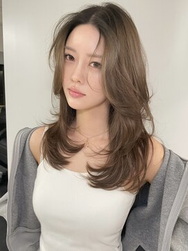 トイ(TOI) かきあげ前髪/バタフライレイヤーカット/ヘーゼルベージュ