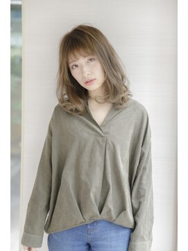 ルルディ バイ アフロディーテ銀座(luludi by APHRODITE) ミディアム/デザインカラー/シルキーベージュ/斜めバング/銀座