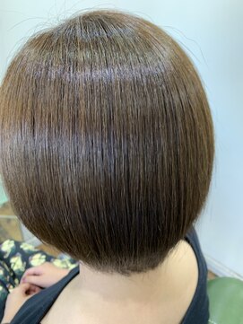 プラウド ラウンドシルエットが素敵なボブスタイル
