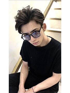 トルネード(TORNADO) 大人外国人風ハイライトパーマ アップバングソフト刈り上げ