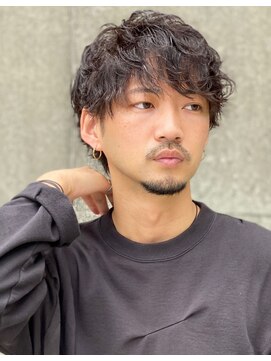 フランクスバーバー アンド ビアークラブ(FRANK'S BARBER and BEER CLUB) ツイストスパイラルパーマフェザーマッシュ