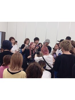 業界トップクラスのコンテストで何度も優勝。ブリーチカラーのセミナー講師も務めるすご腕サロン。