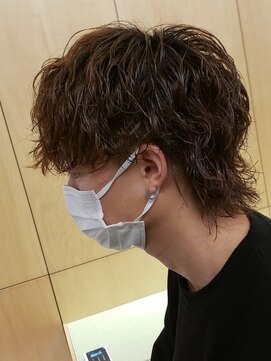 ニアウ 伊勢崎連取店(Niau) 波巻きツイストスパイラルパーマ前下りマッシュウルフメンズ