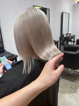 メリー オオサカ(Merly Osaka) 海外系ホワイトブロンド