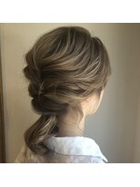 ヘアーアンドメイクアップ ケー インターナショナル 神楽坂(Ke' International)&nbsp;ハイライト　ミルクティーベージュ　ニュアンスヘアアレンジ