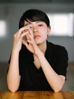 イェニ(YENI)の写真/計算されたカット技術で、魅力を最大限に引き出すスタイルをご提案します。