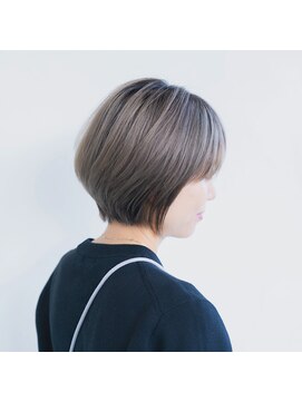 サロン マーニ(salon m ni) ショートとハイトーングレー