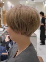 ピークアブー 原宿ハラカド(PEEK-A-BOO)&nbsp;くせ毛多毛白髪ぼかしブリーチマッシュショートボブ襟足