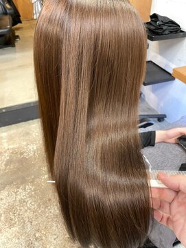 エム(EM) ナチュラルストレート 髪質改善 艶髪 大人ロング