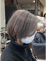 ハーツ(Heart's)&nbsp;白髪ぼかしミルクティーベージュ×ショートボブ　脱白髪染め