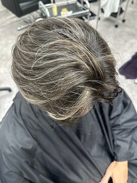 リア(riah) マッシュ/ハイライト/センターパート/ショート