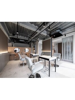 【博多駅から徒歩7分/博多駅前四丁目バス停から徒歩3分】経験豊富なスタイリストがアナタのお悩みを解決！