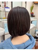 ミディアム前下がりボブスタイル