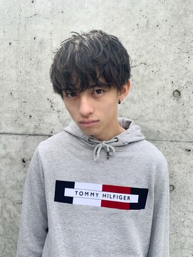 フィフス(fifth) フェザーマッシュ　コンマヘア　無造作パーマ△