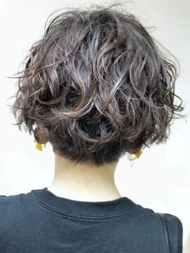 メリケンビューティーパーラー コウベ(MERICAN BEAUTY PARLOR KOBE) [ショート/外ハネmix×スパイラルパーマ])tomo