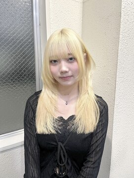 シック(chic.) 抜きっぱなしブロンド/レイヤーカット/複雑黒染め履歴ハイトーン