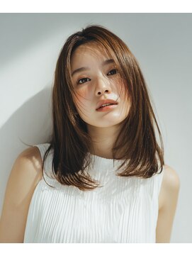 バイエイト(X８) 透け感ストレートの艶セミロング
