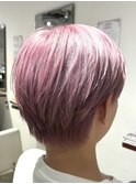 ピンクカラーハイトーンカラー山田涼介マッシュ刈り上げ