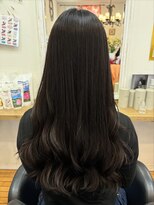 美容室 シック(Chic) 顔まわりに動きをプラスしたロングスタイル