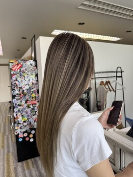 根本が伸びても気になりにくいシャドウルーツ◎