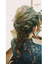 ヘアプロデュース ムース(Hair Produce MU SU)&nbsp;ラフで可愛い結婚式お呼ばれアレンジ