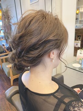 オルガ ヘアアンドメイク(Oluga hair&make) サイドシニヨン