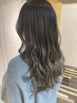 サラジュ 梅田店(SARAJU) saraju ニシカワ　グレージュ　ロングレイヤー