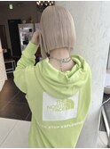 ホワイトミルクティー×ハイトーンカラー×切りっぱなしボブ