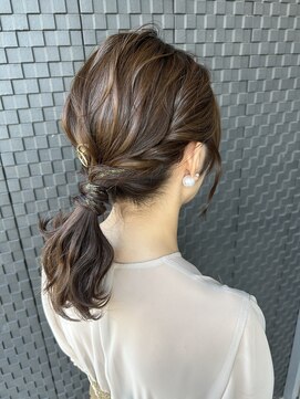 テイスティ プライム(tasty prime) ローポニーアレンジ