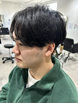 ヒュイル バイ ニアウ(Hwyl by Niau) メンズマッシュセンターパートスパイラルパーマニュアンスパーマ