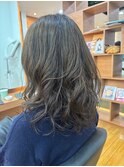 柔らかいカールのパーマスタイル