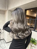 サニー 渋谷(SUNNY)&nbsp;バレイヤージュ、ハイライト、レイヤーロング、グレーベージュ