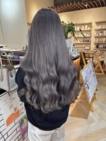 ラフ バイ マグ 南松本(R.A.F. by Mag)&nbsp;ブリーチありグレーカラーロングヘア